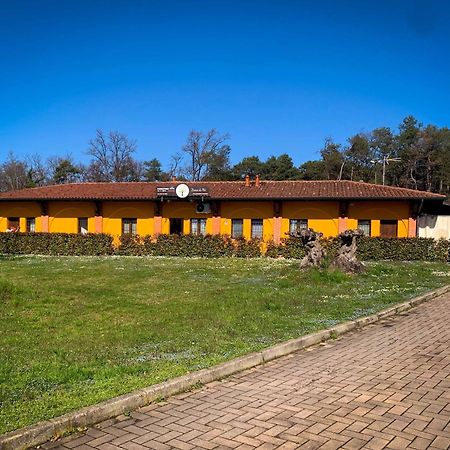 Foresteria Lombarda Gelso Bianco Cogliate Bagian luar foto